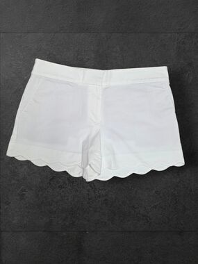NWOT LOFT White Scalloped Hem Shorts Size 6 Preppy Coastal Summer Style